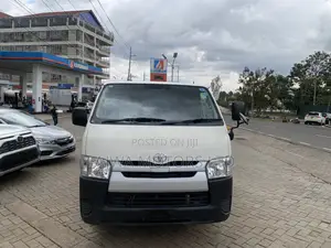 Toyota HiAce 2019 White