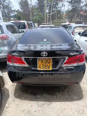 Toyota Crown 2017 Black