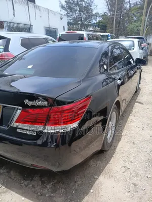 Toyota Crown 2017 Black