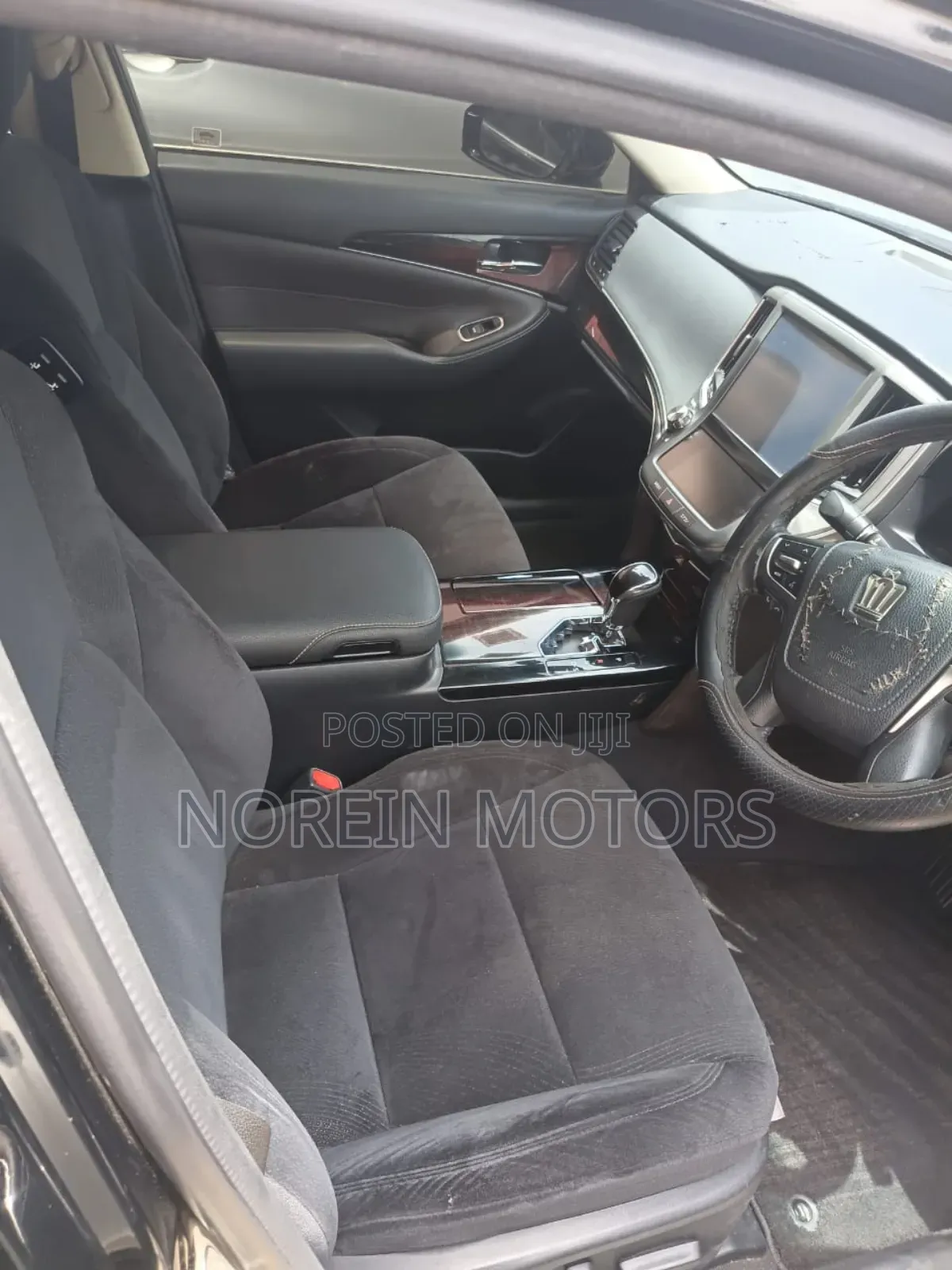 Toyota Crown 2017 Black