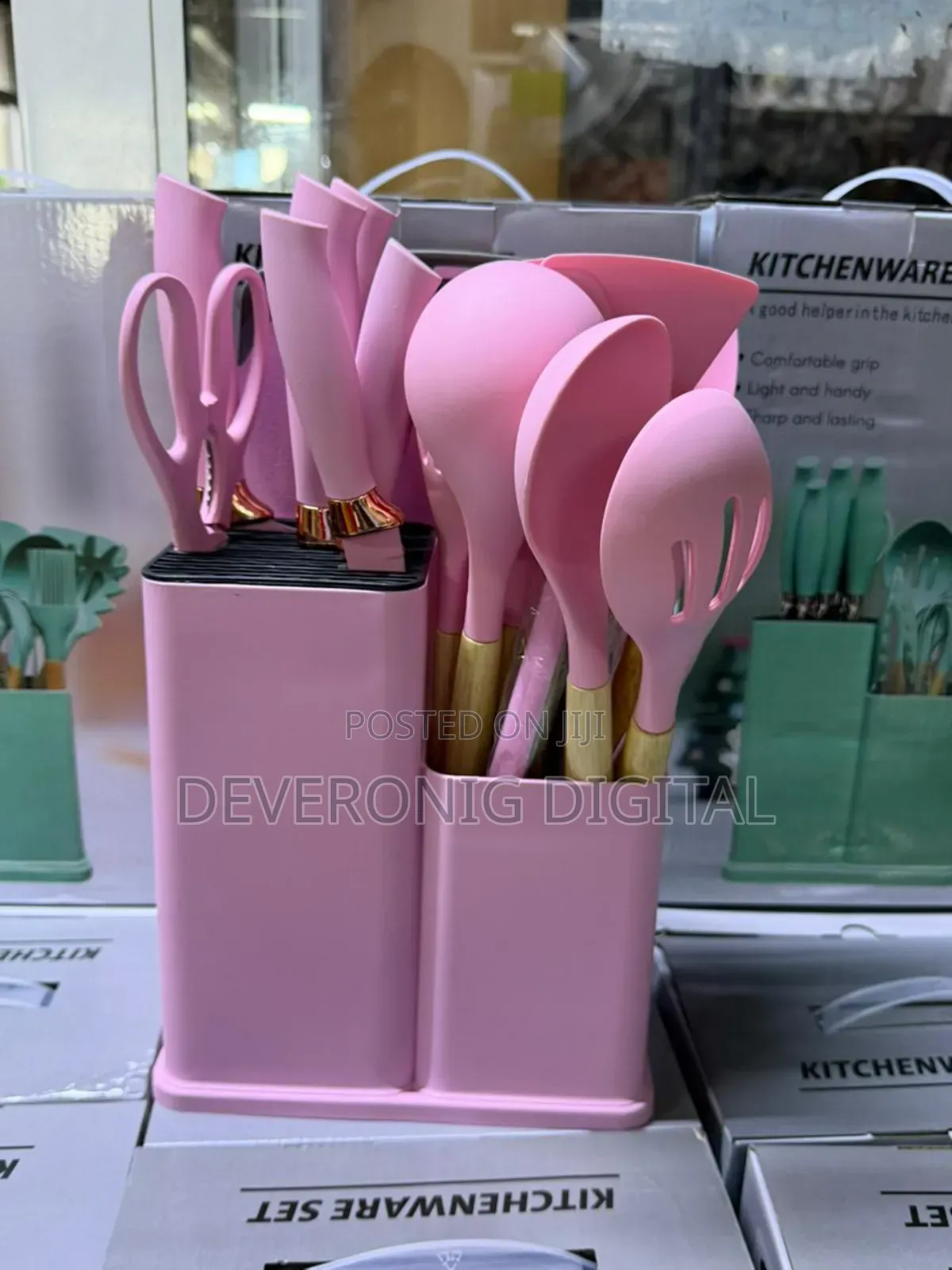 19pcs Silicone Spoons 
Knives 
Chopping Board 
Scissors