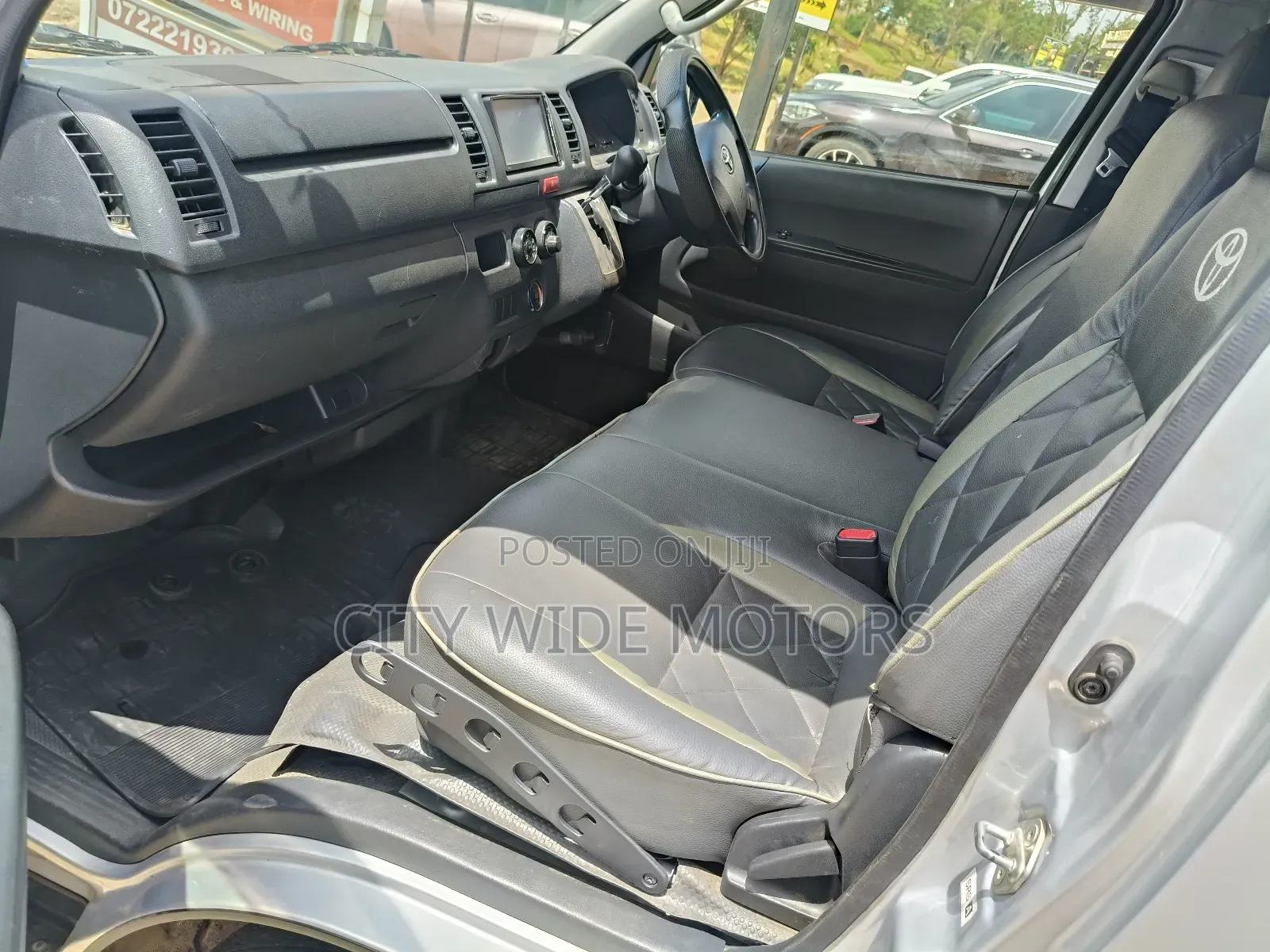 Toyota HiAce 2015 Silver