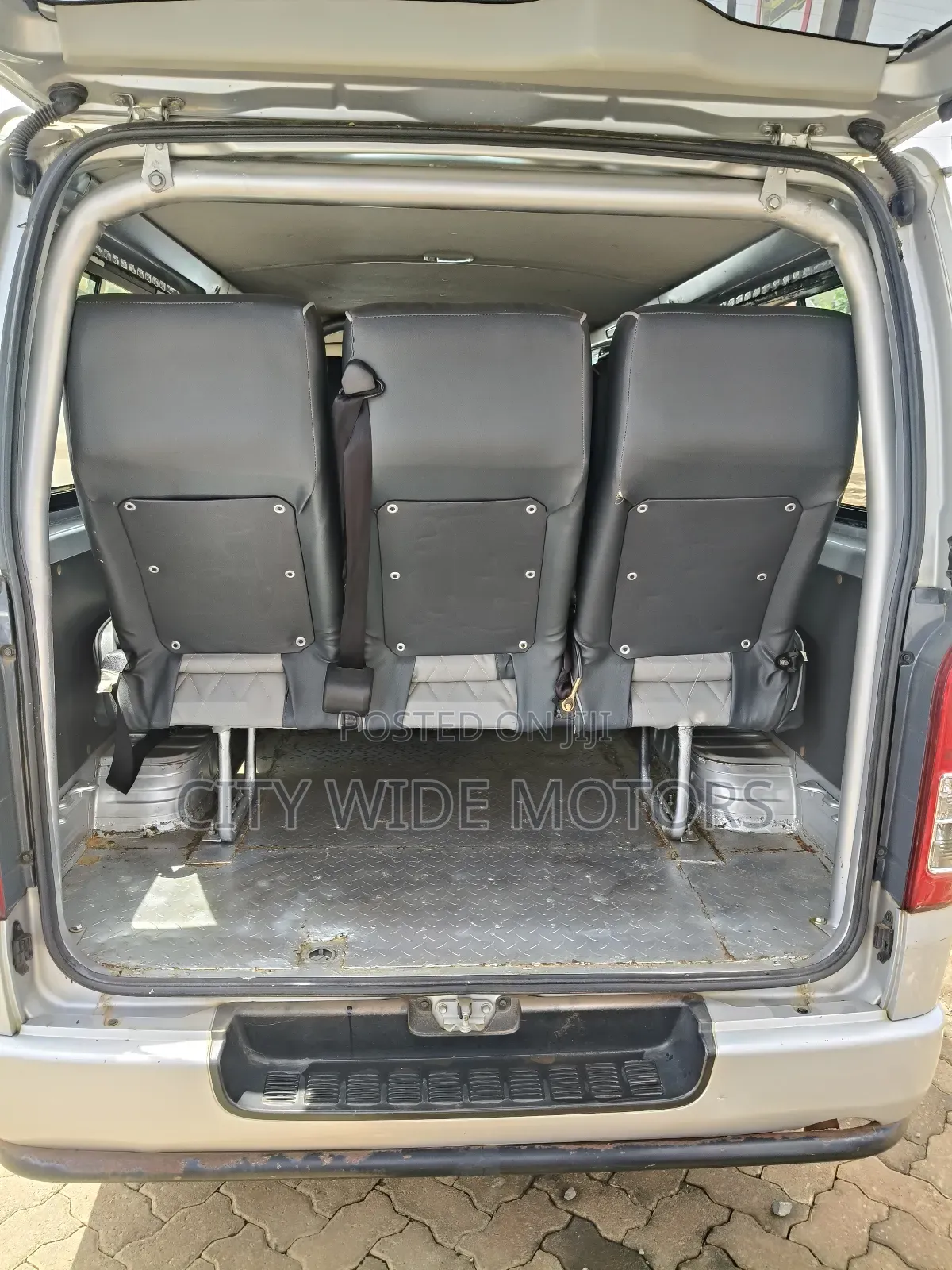 Toyota HiAce 2015 Silver
