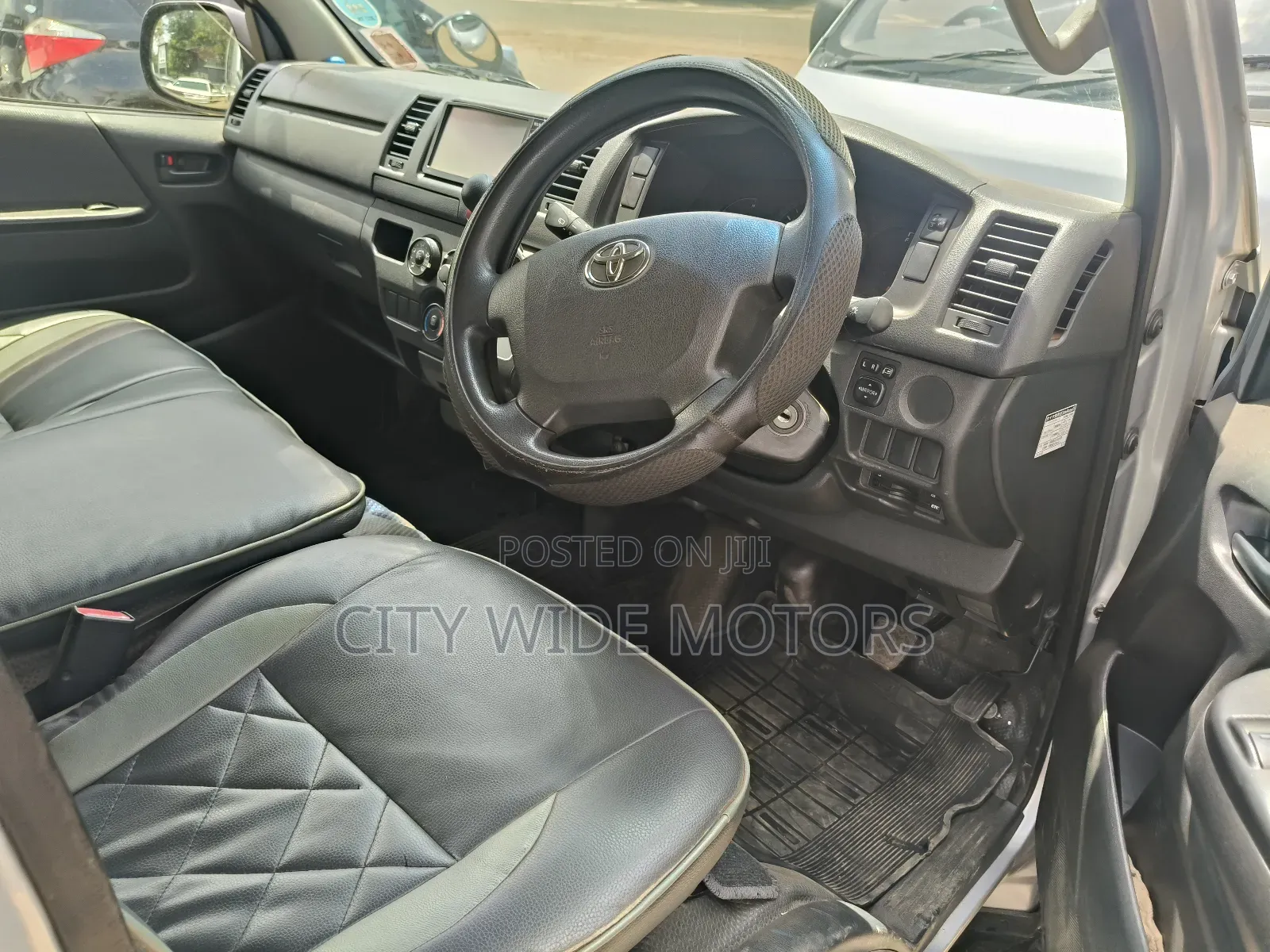 Toyota HiAce 2015 Silver