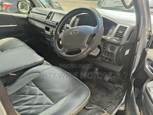 Toyota HiAce 2015 Silver