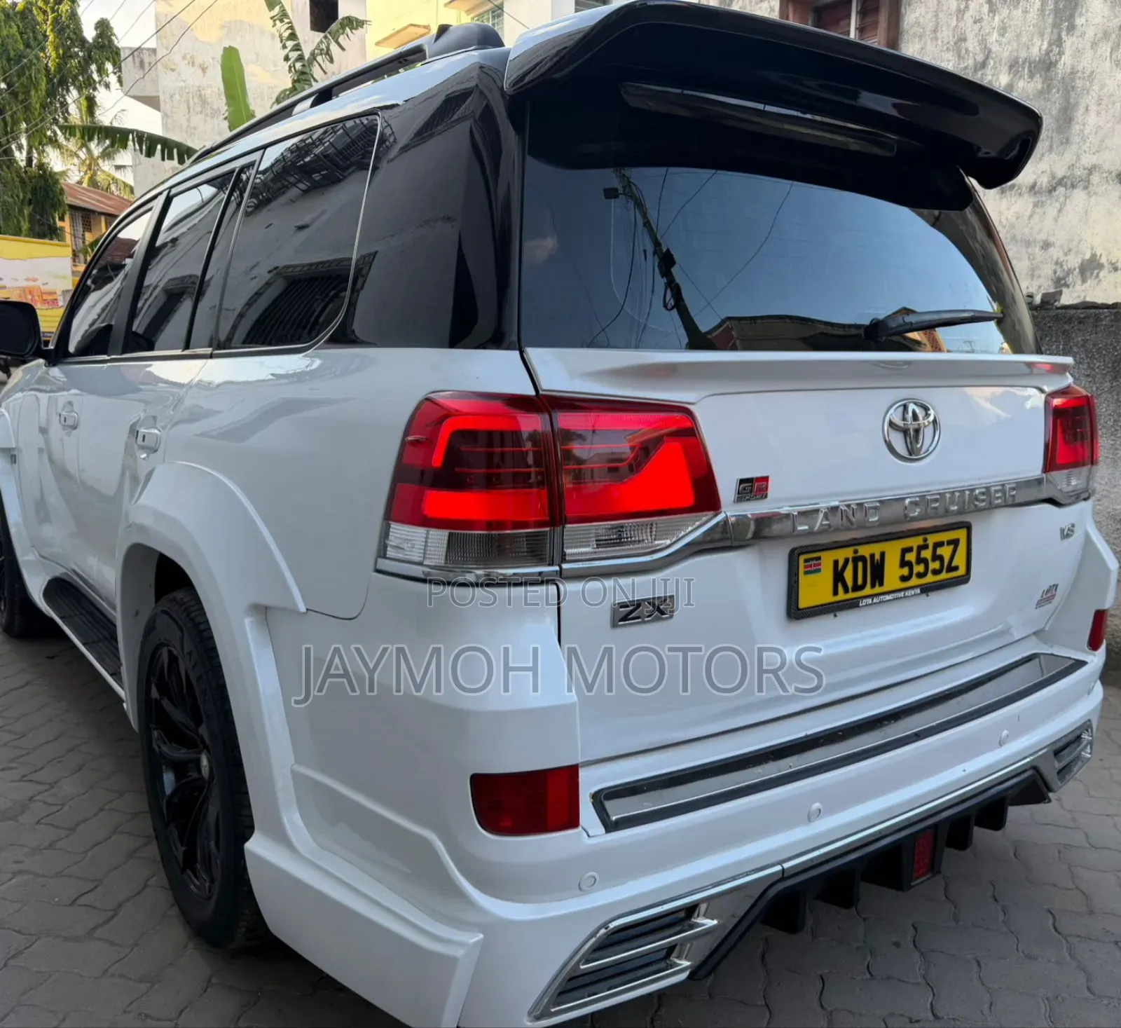Toyota Land Cruiser 2011 White