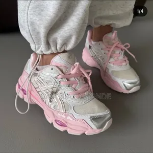 Asics Sneakers