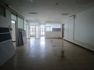 Big Partitioned Office to Let