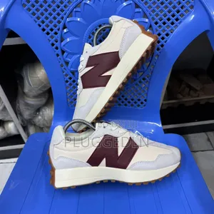 New Balance 327 Moonbeam Sneakers