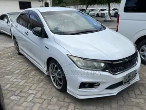 Honda Grace 2019 White