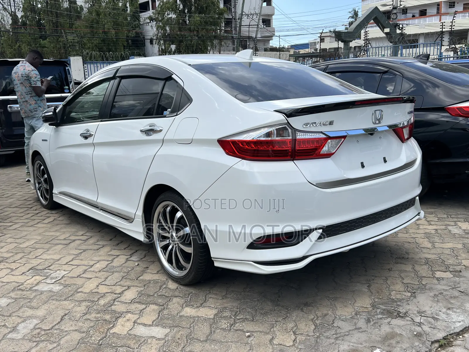 Honda Grace 2019 White