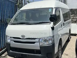 Toyota HiAce 2019 White