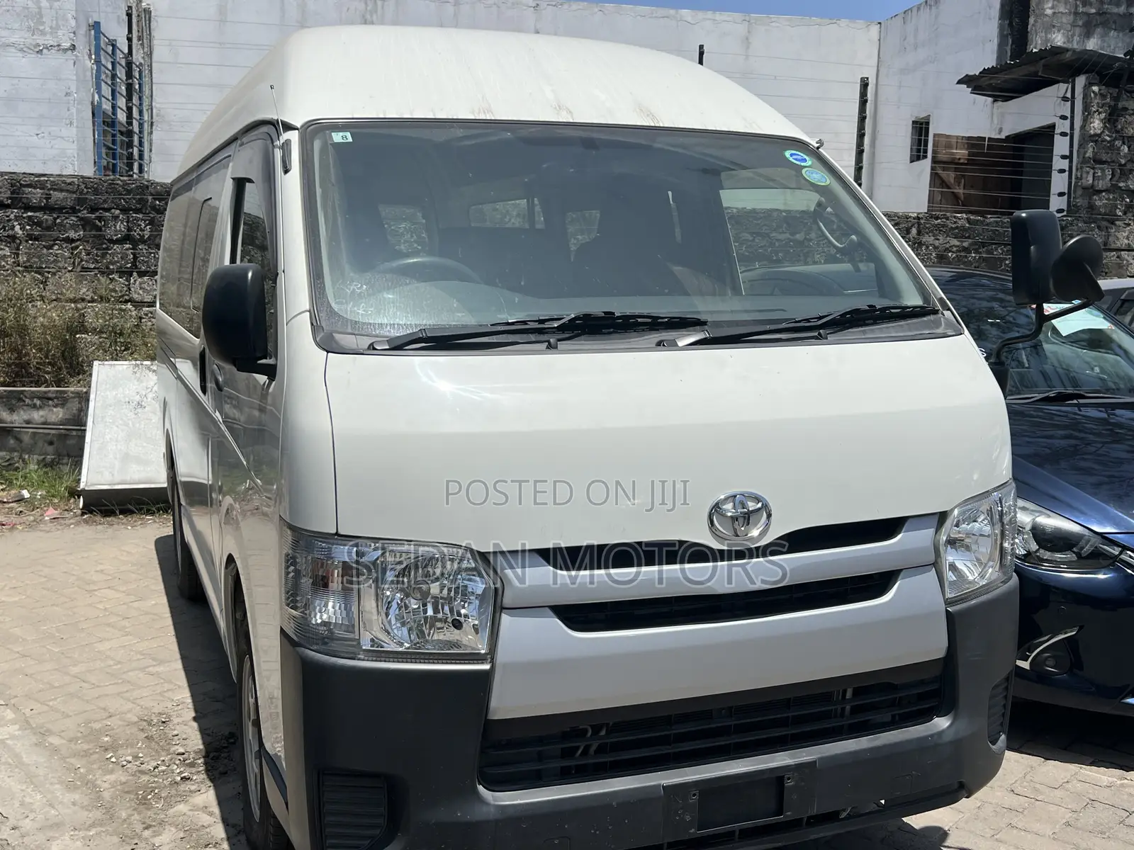 Toyota HiAce 2019 White