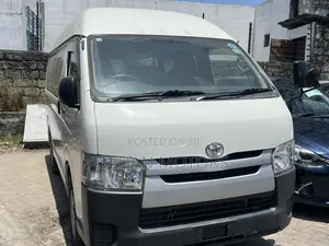 Toyota HiAce 2019 White