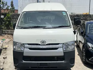 Toyota HiAce 2019 White
