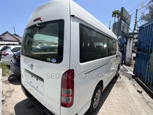 Toyota HiAce 2019 White