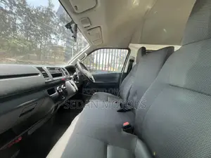 Toyota HiAce 2019 White