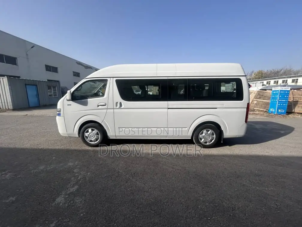 New Bus 2025 White