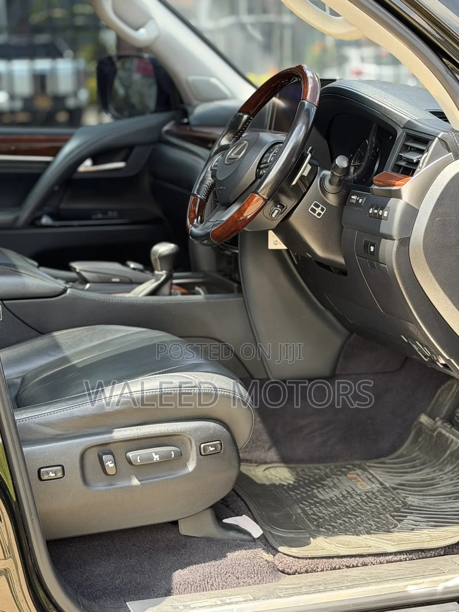 Lexus LX 2016 Black