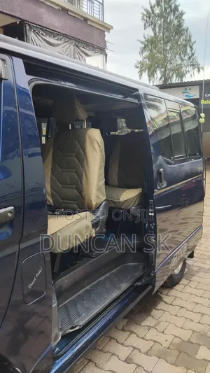 Toyota HiAce 2013 Blue