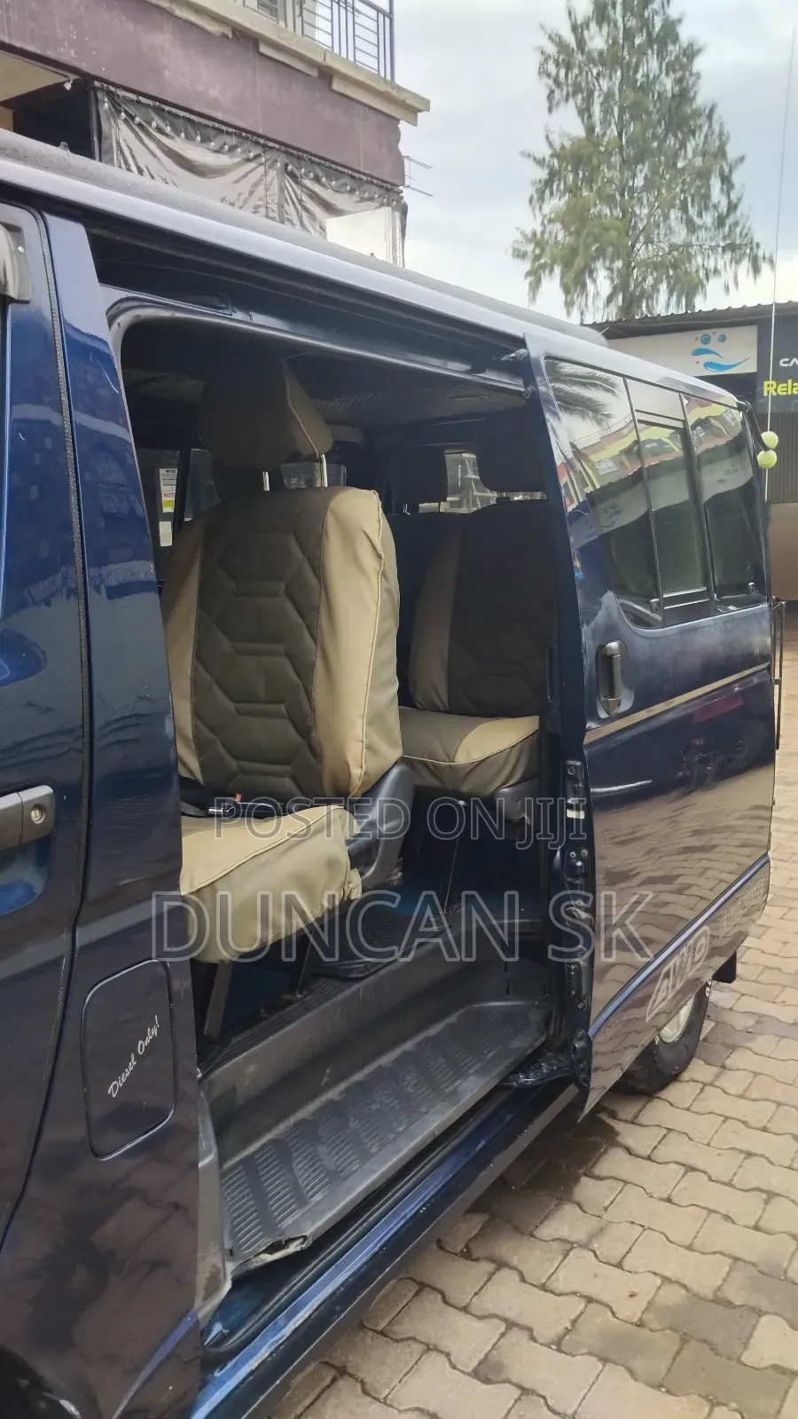 Toyota HiAce 2013 Blue