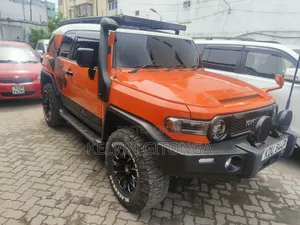 Toyota FJ Cruiser 2017 Orange