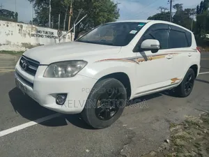 Toyota RAV4 2012 White