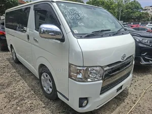 Toyota HiAce 2019 White