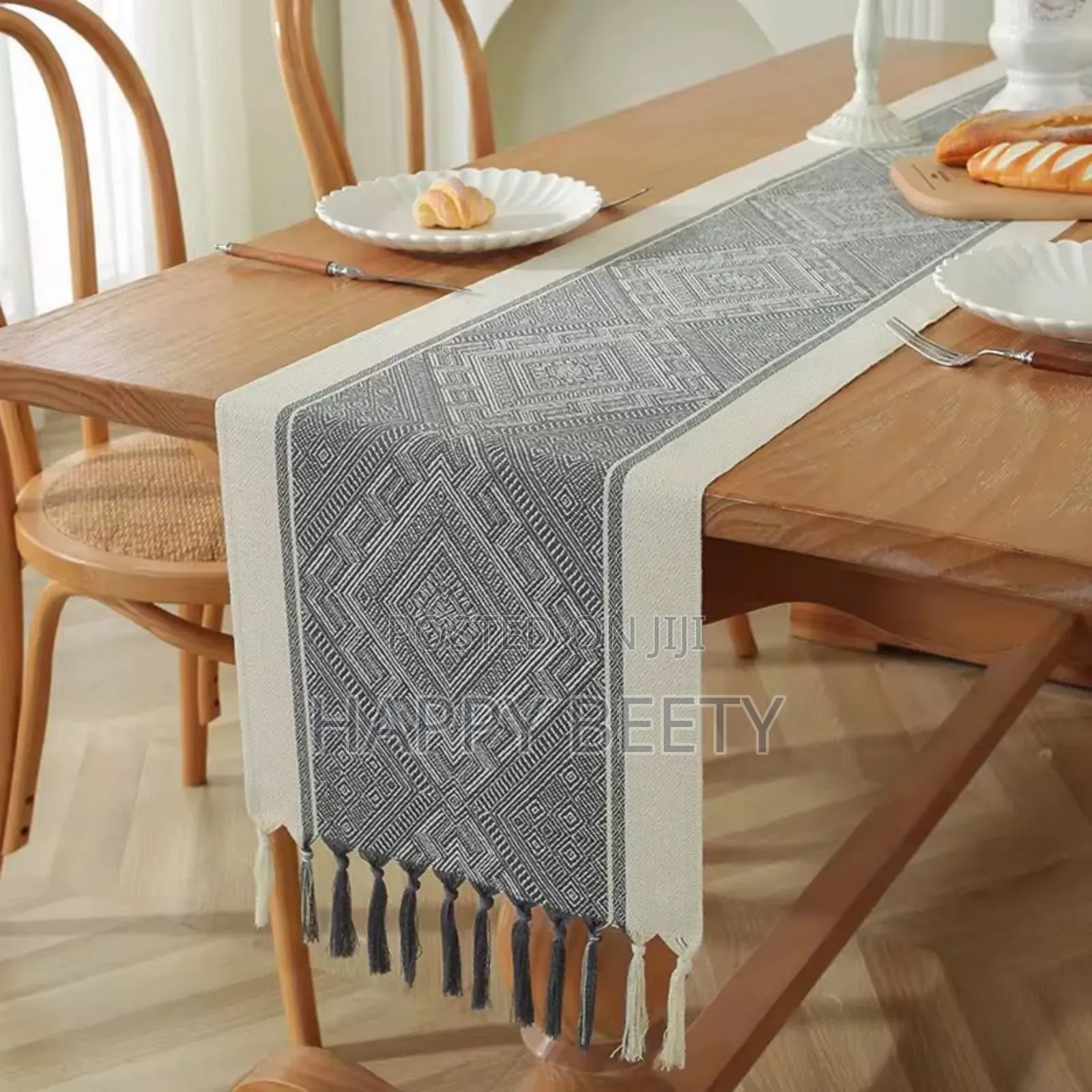 Classic Patterned Table Runner