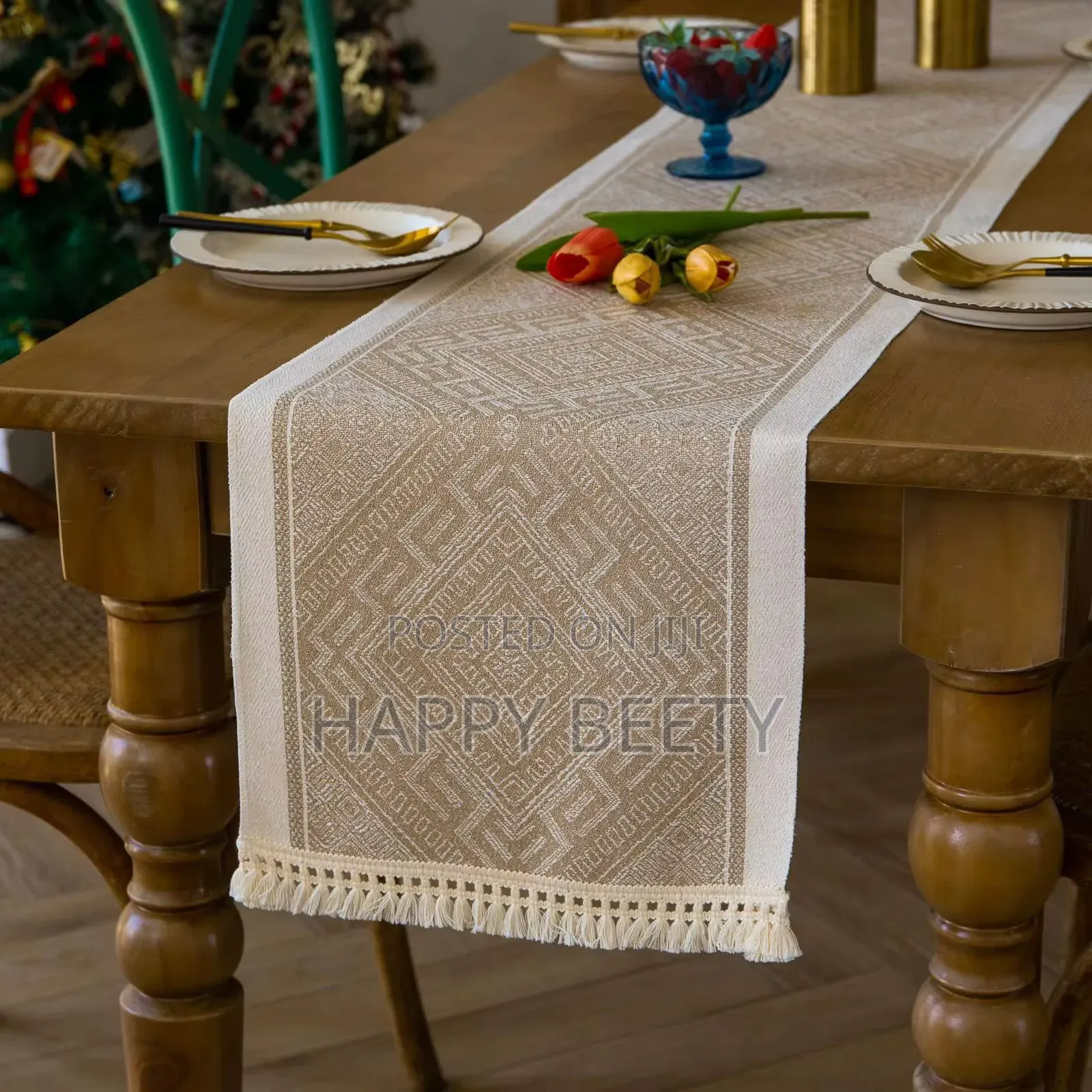 Classic Patterned Table Runner