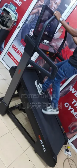 *Polaris Marathon Treadmill