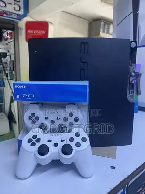 Play Station 3,8 Games +2 Controllers