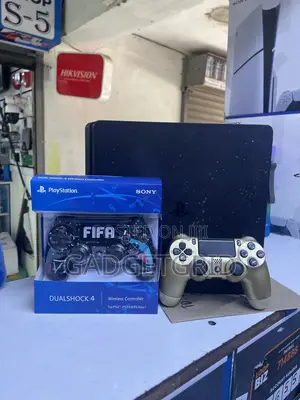 Playstation 4 Slim, 8 Games,2 Controllers
