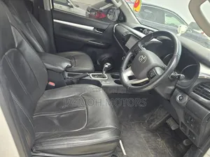 Toyota Hilux 2018 White