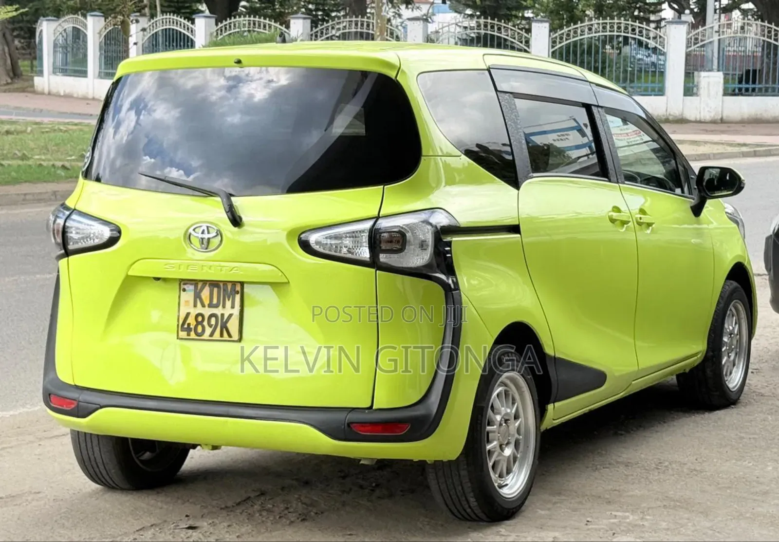 Toyota Sienta 2016 Yellow