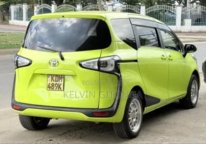 Toyota Sienta 2016 Yellow