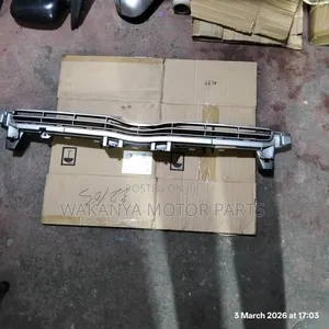 Toyota Voxy Model 2008/2009 Grille. Clean Ex Japan Motor Part