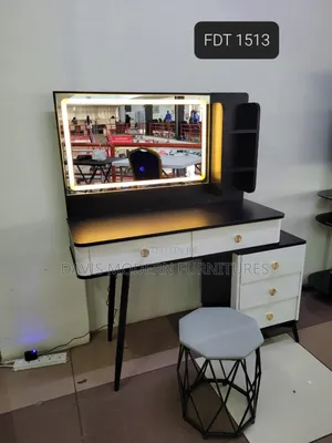 Luxury White Vanity Table With Led Mirror Drawers
