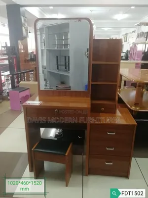 Stylish Bedroom Vanity Set With Mirror and Drawers
