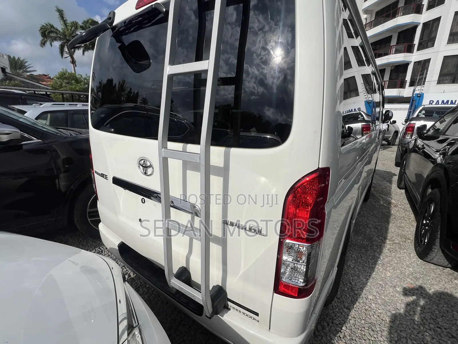 Toyota HiAce 2019 White