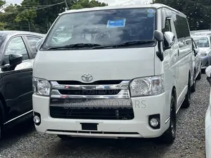 Toyota HiAce 2019 White
