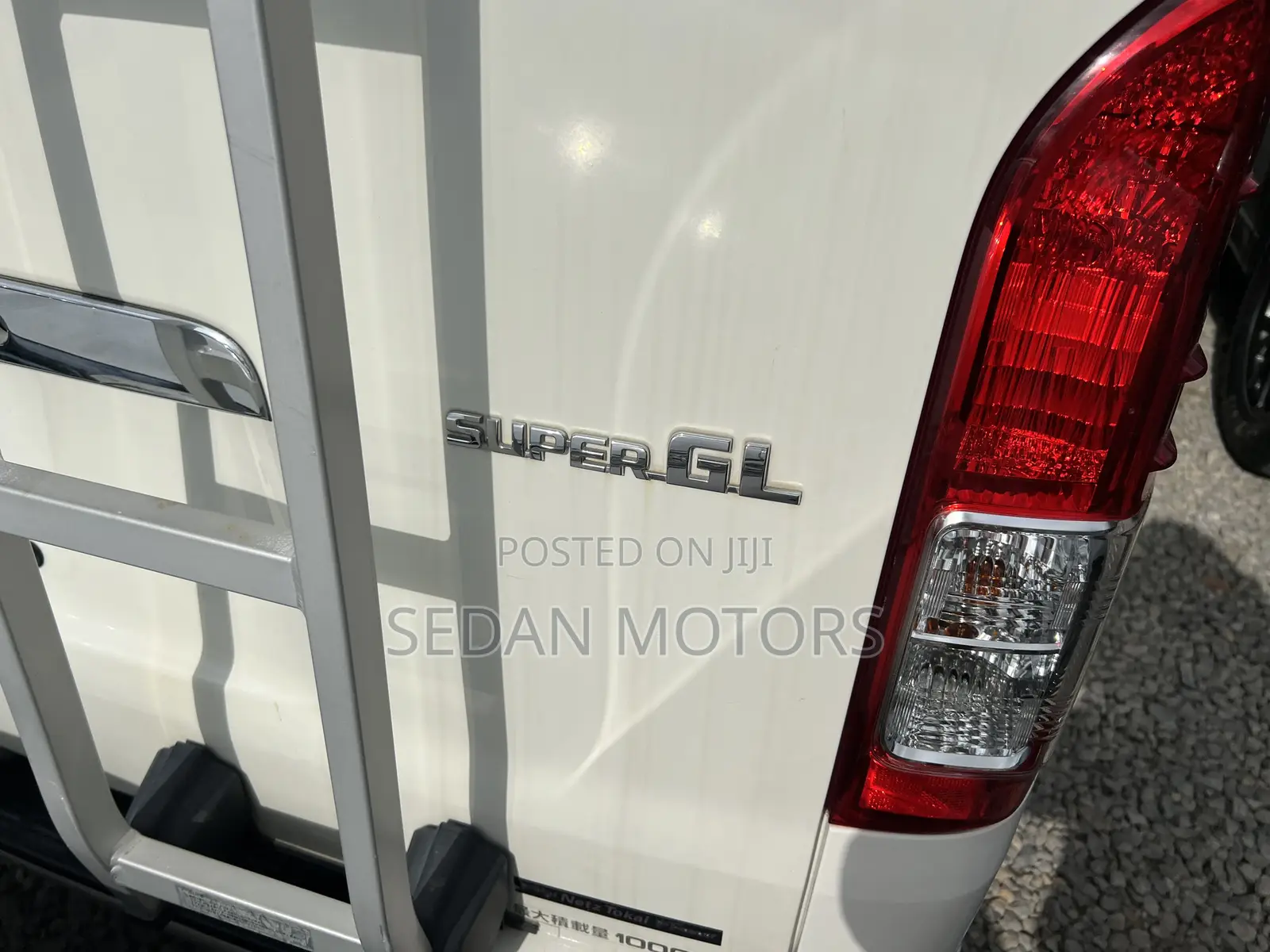 Toyota HiAce 2019 White