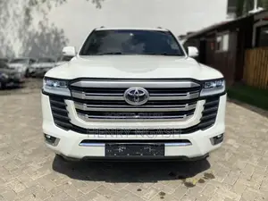 Toyota Land Cruiser 2015 White