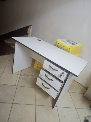 Quality 1.2m Office Desk With Lockable Drawers 
