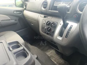 Nissan Caravan (Urvan) 2018 Silver