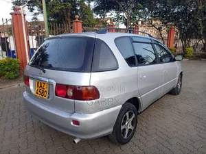 Toyota Ipsum 1990 Silver