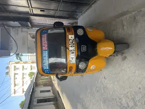Bajaj RE 2019 Gold