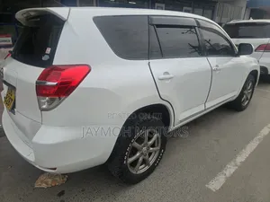 Toyota Vanguard 2013 White