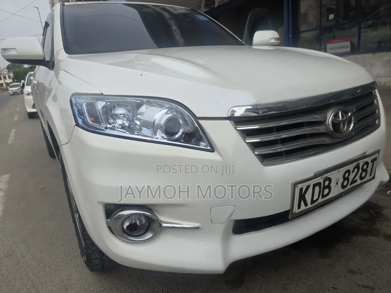 Toyota Vanguard 2013 White