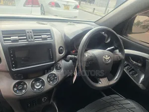 Toyota Vanguard 2013 White